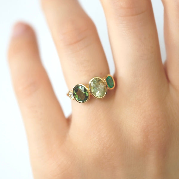Bague diamant brillant, tourmalines et emeraude ovales