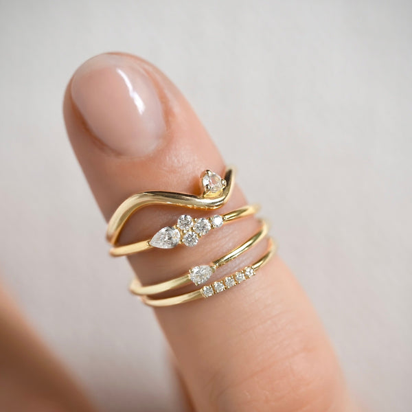 Accumulation-Bague-diamants_blancs_Iris-Bague_Iris_Composition-_Bague_vague_brillant_Iris_