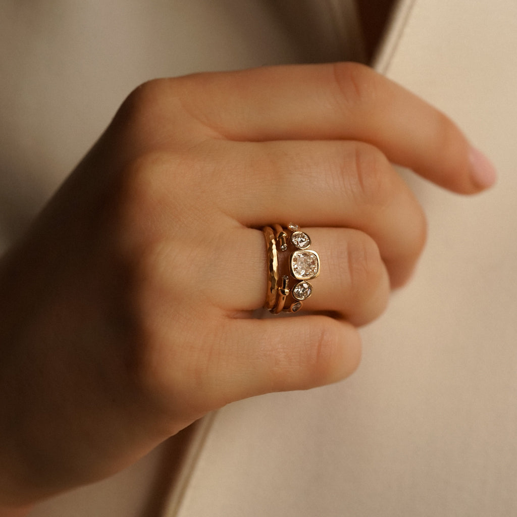 Engagement ring - Cushion-cut diamond - 1.66ct