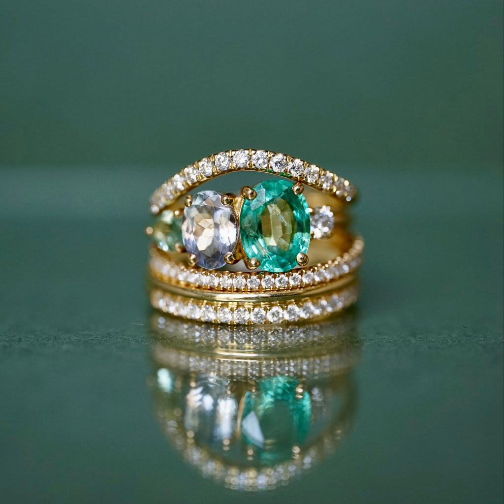 Accumulation-alliance-iris-double_alliance-diamants-blancs-iris_Bague_Esmee_aliance_vague_iris