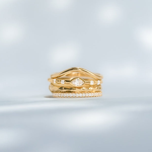 Accumulation-bague navette Moon - bague vague Alba - alliance diamants blancs Iris-alliance martelée Moon