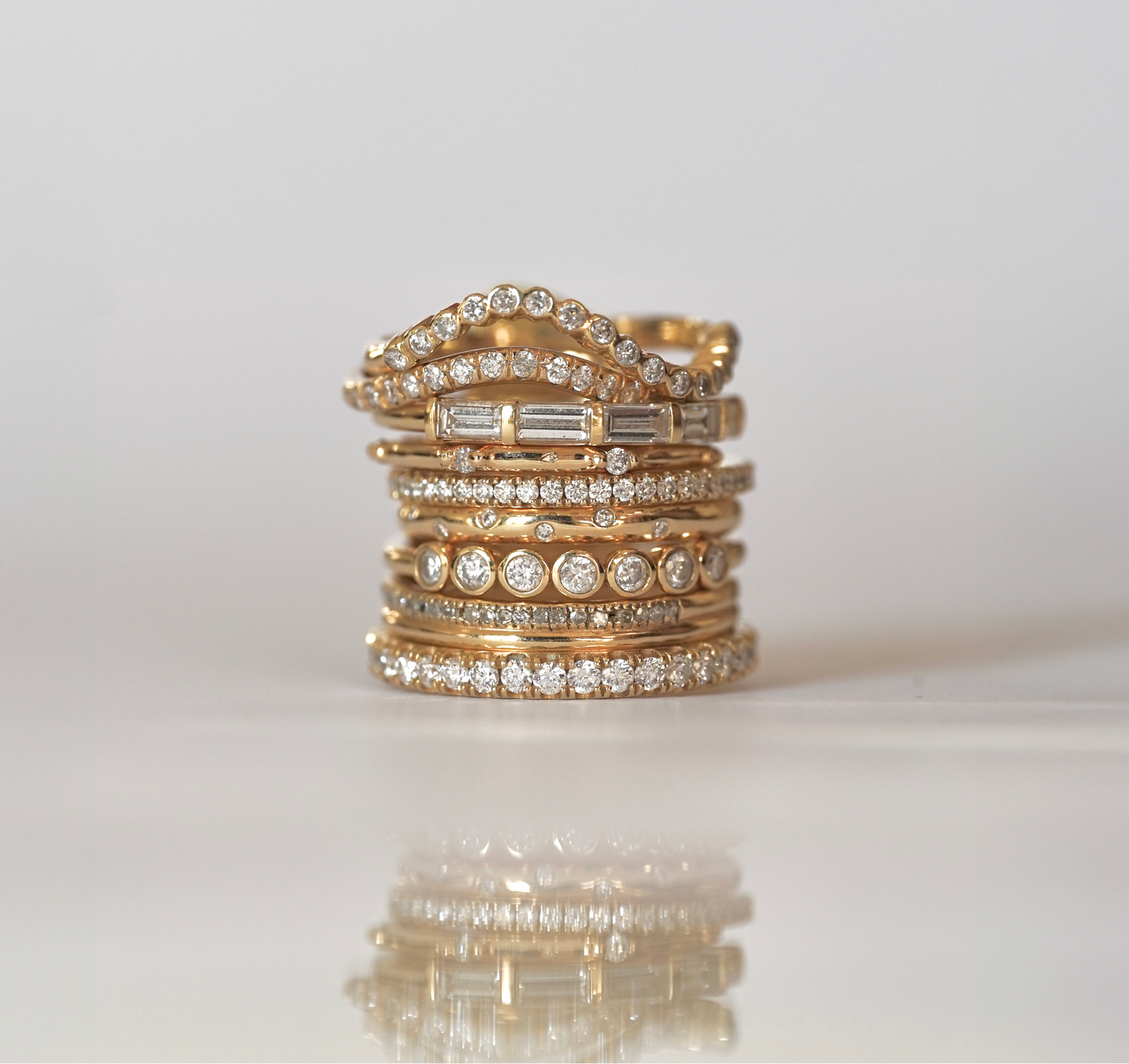 Alliances-Alix-Baguettes-Iris-Grand-Modele-Diamants-Blancs-Iris-Double-Anneau-Iris-Lorene-Moon-etoilee-Full-Moon-Vague-IRis-Bague-vague-Lorene_Douze Paris