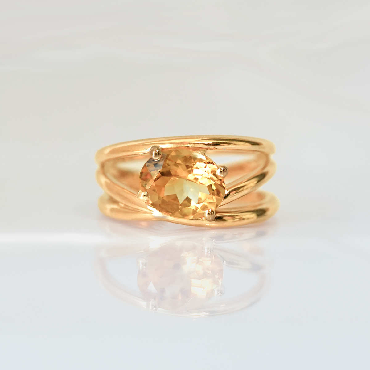 Bague Sur Mesure bandeau, citrine ovale, or recyclé 18 carats