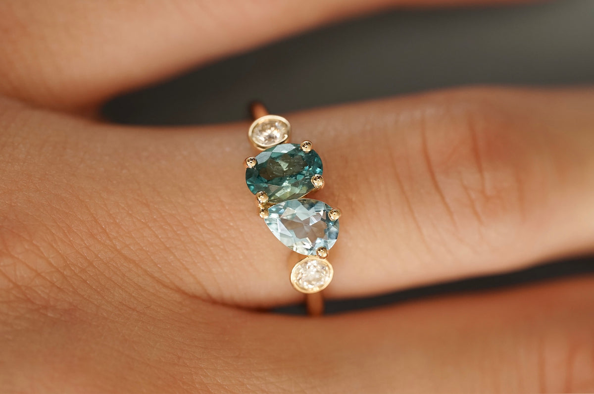 Bague Sur-Mesure composition, tourmaline vert d'eau ovale, aigue-marine poire, diamants blancs brillant, or recyclé 18 carats