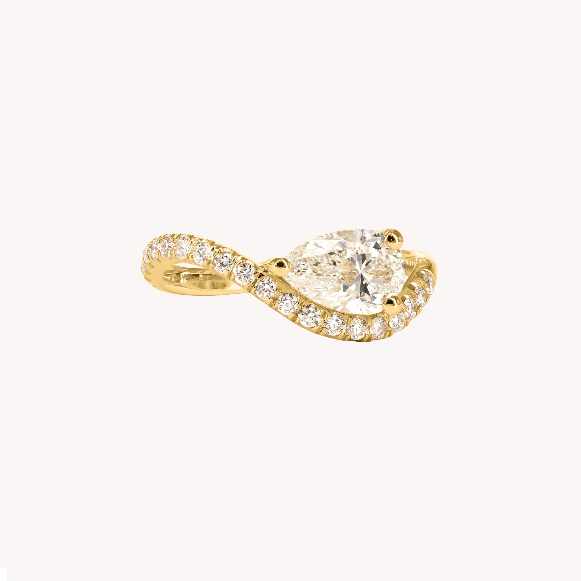 Bague vague poire pavée